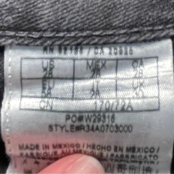 Guess by Cally Curvy Super Skinny Charcoal Jeans Size 28 - Picture 7 of 8